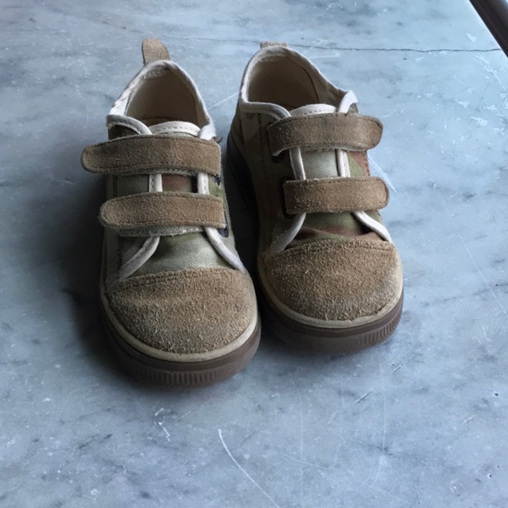 Boy’s camo print sneakers